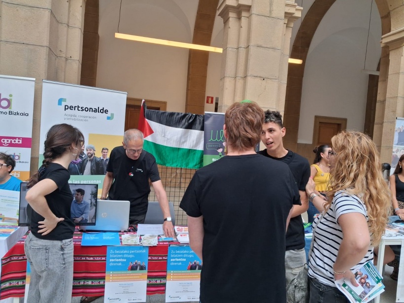 Boluntarioen azoka Deustuko Unibertsitatean